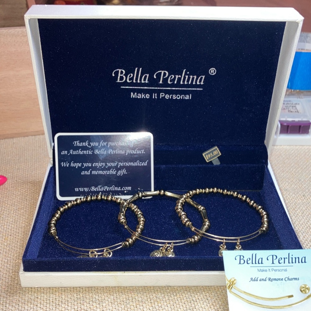 NWT Bella Perlina Gold Bangle Bracelet Set